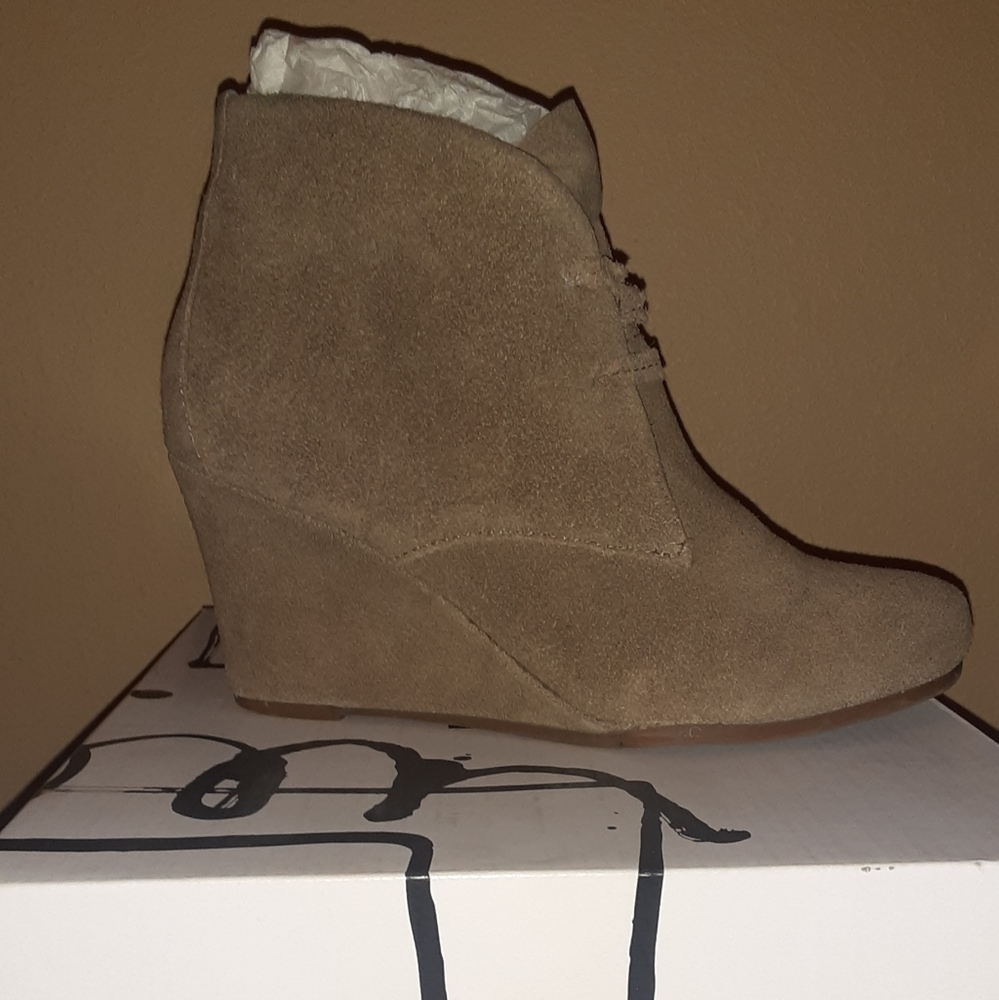 DV Dolce Vita Pellie Wedge - Picture 3 of 7